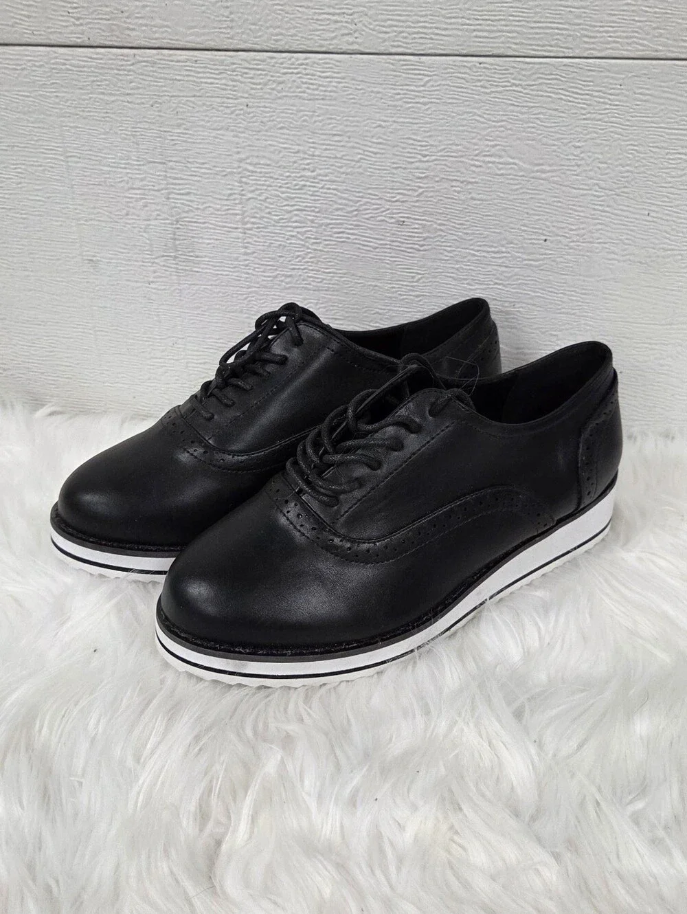 Torrid 8 extra wide Black Lace-Up Casual Oxfords